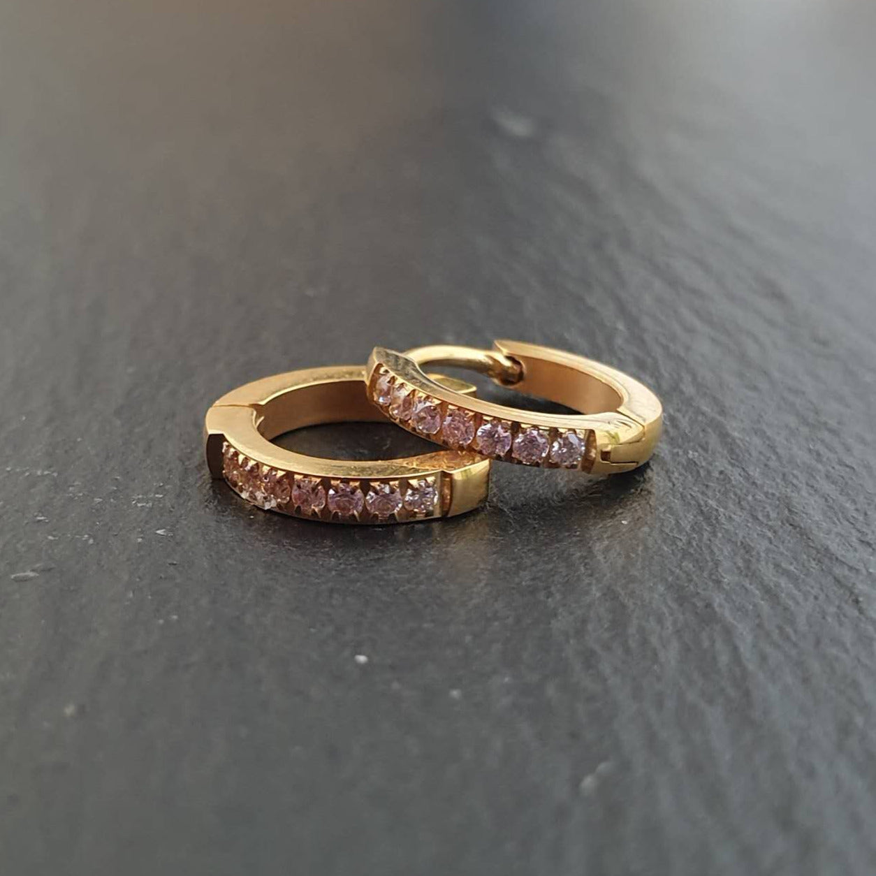 18k Gold S. Steel Creolen mit gefassten Kristallen - 13mm x 2mm/ CC Kristallklar