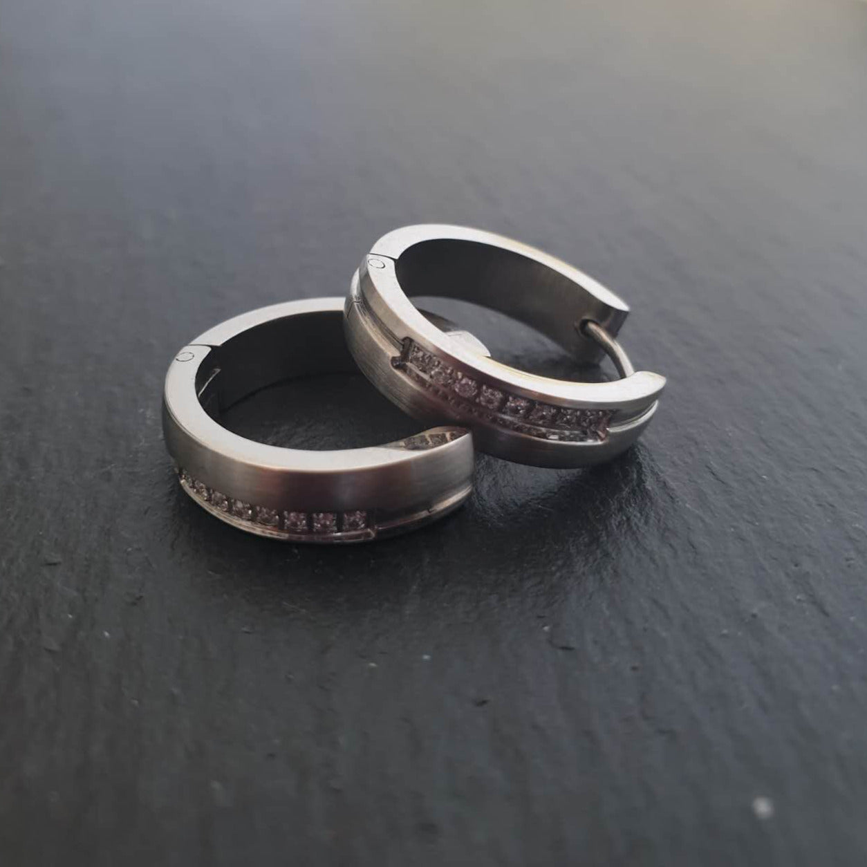 S. Steel Creolen mit gefassten Kristallen - 20mm x 5mm/ CC Kristallklar