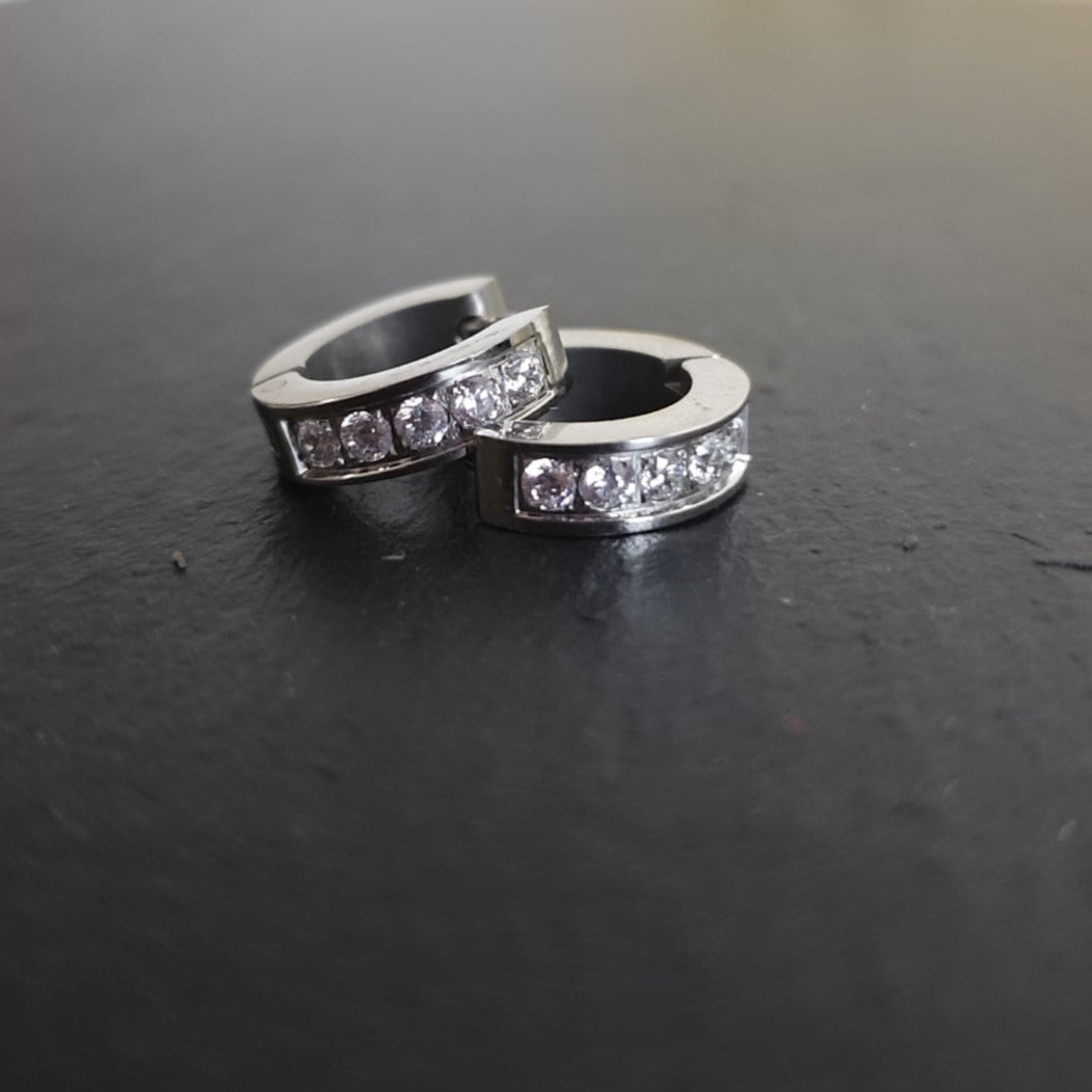 S. Steel Creolen mit gefassten Kristallen - 13.5mm x 4mm/ CC Kristallklar