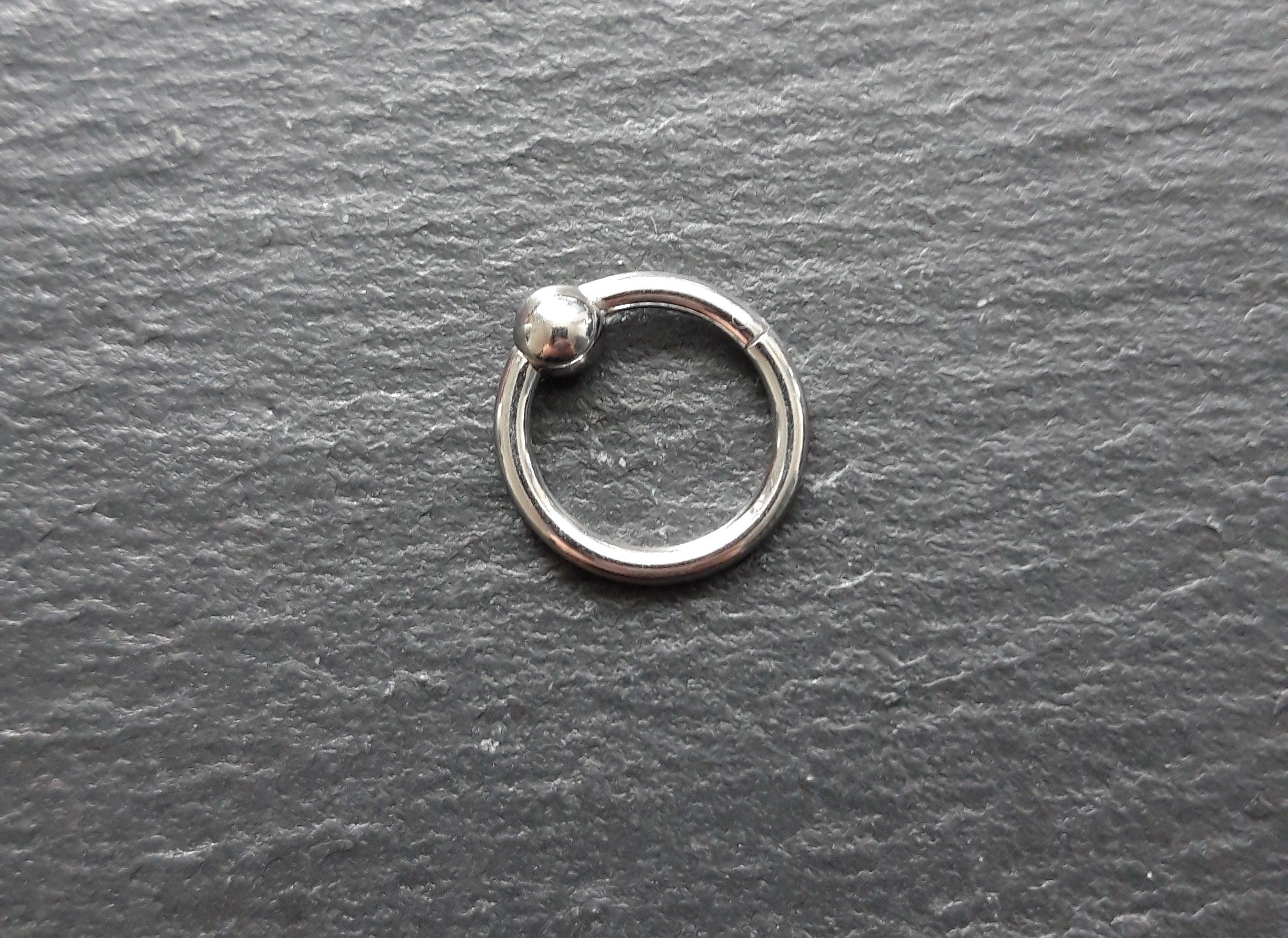 Steel Segment Ring Clicker with ball - thickness 1.6mm